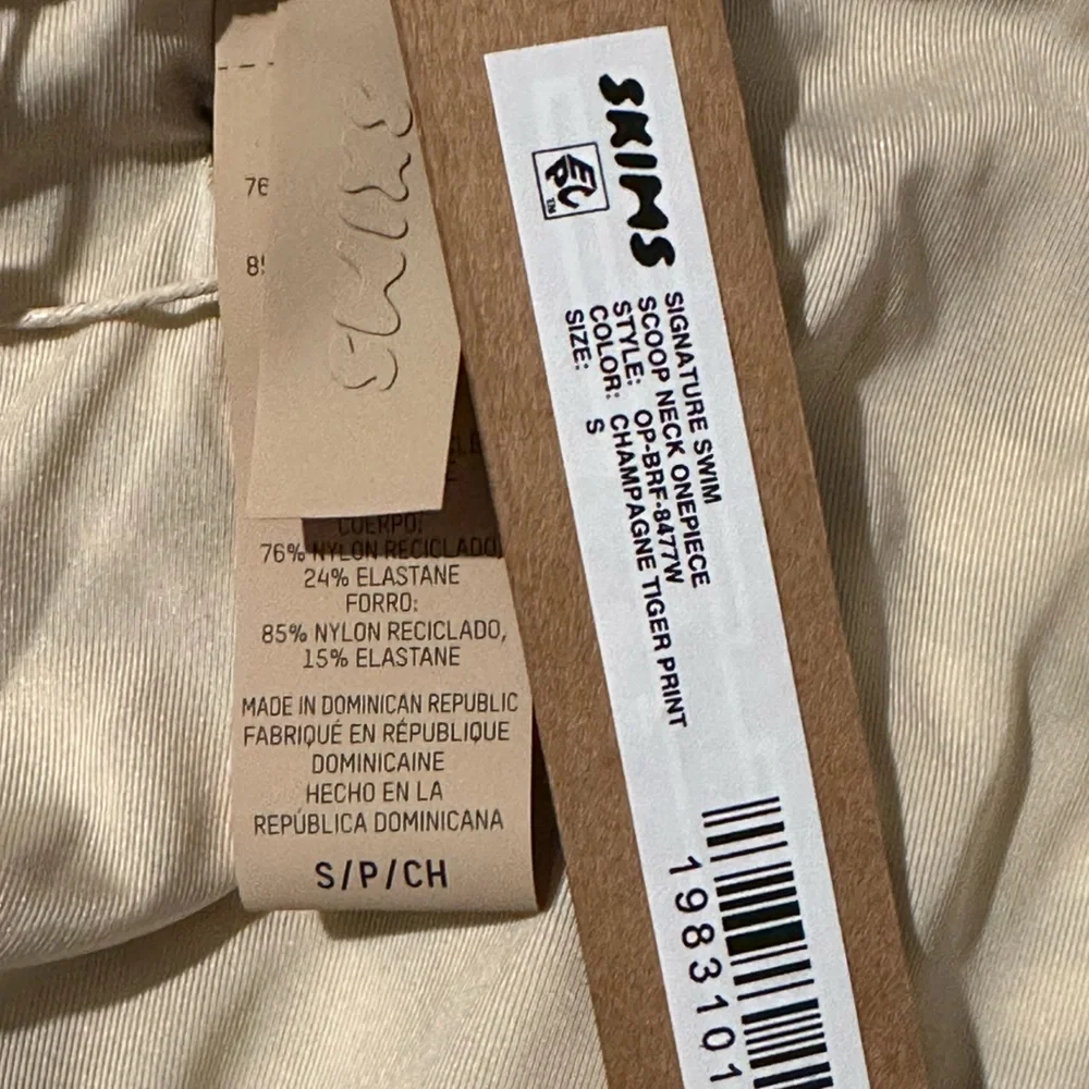 SKIMS *NWT SIGNATURE SWIM SCOOP NECK ONEPIECE |CHAMPAGNE TIGER PRINT | Sz: S